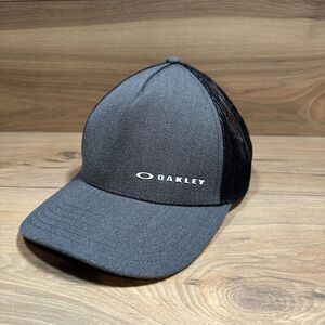 Oakley Hat Cap Snap Back Gray Black Mesh Mens Classic Mid Casual Trucker
